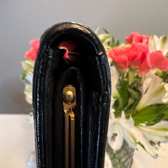 CHANEL Black Caviar Leather Kisslock Compact Wallet | RARE: MADE IN ITALY - Picture 12 of 12